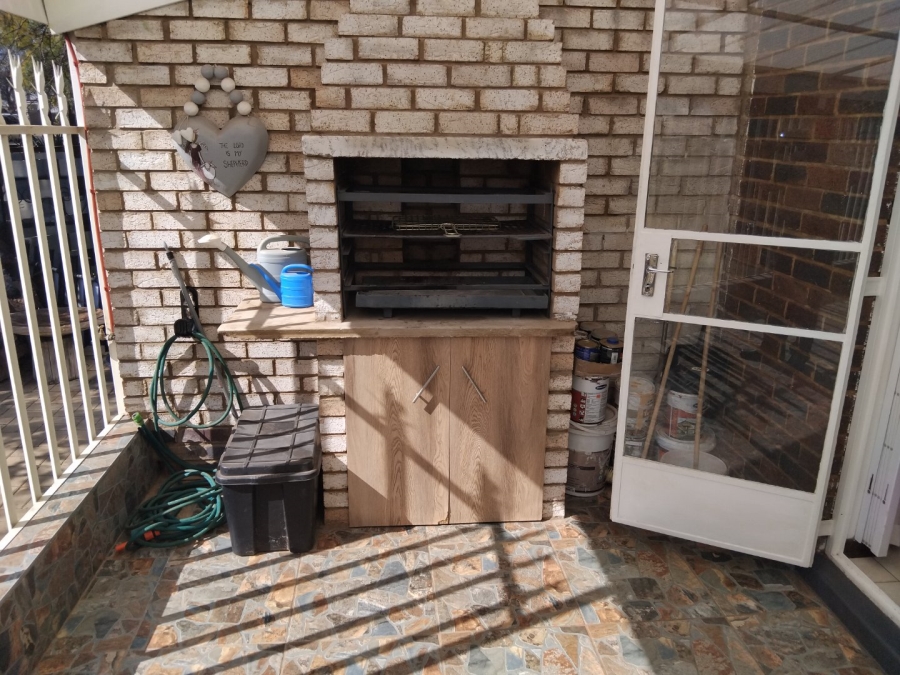 2 Bedroom Property for Sale in La Hoff North West